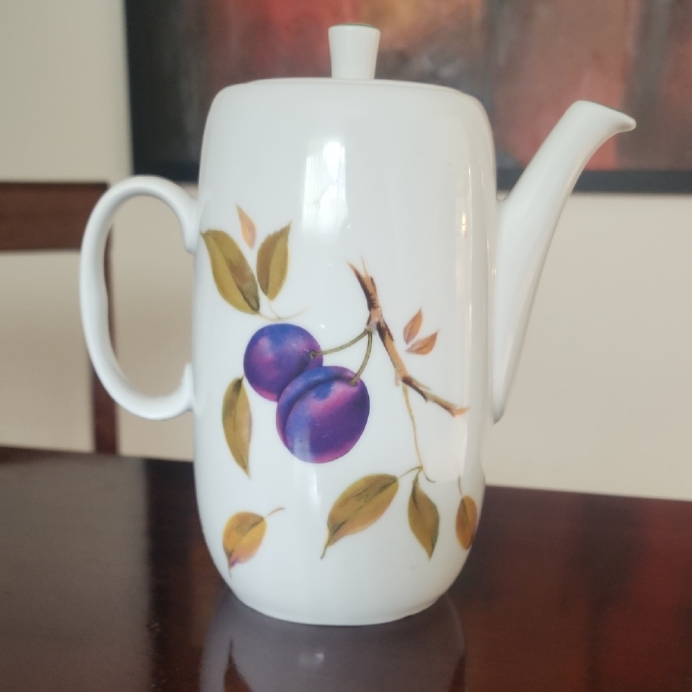Royal Worcester Evesham Vale Coffee Pot with Lid England Vintage 1986 Fruit - Picture 3 of 7